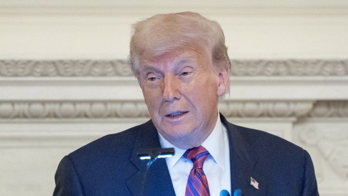 donald-trump-a-trecut-la-amenintari:-o-sa-le-pun-restrictie!.-decizia-lui-a-uimit-sua