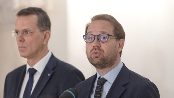 dominic-fritz:-masurile-sunt-dureroase-pentru-clasa-politica,-pentru-privilegiati