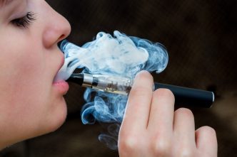 fda-avertizeaza-asupra-produselor-ilegale-pentru-vapat-provenite-din-china