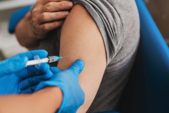 sua-renunta-complet-la-vaccinurile-antigripale-cu-tiomersal