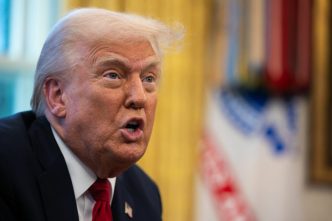 epstein-a-furat-o-pe-virginia-giuffre-din-functia-de-angajata-la-mar-a-lago,-spune-trump