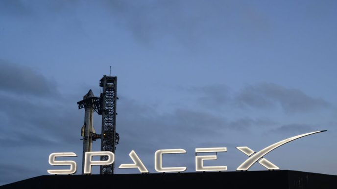 spacex-amana-lansarea-unei-echipe-de-astronauti-catre-iss-din-cauza-vremii-nefavorabile
