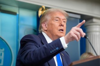 trump-ordona-pozitionarea-a-doua-submarine-nucleare-langa-rusia-dupa-amenintarile-lui-medvedev