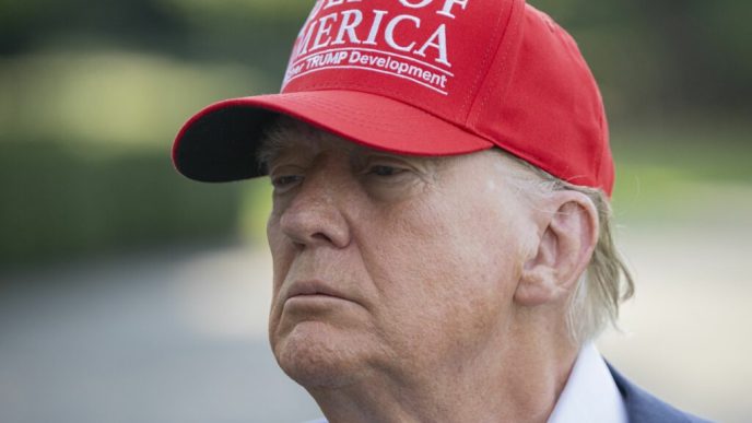 trump-o-demite-pe-sefa-agentiei-de-statistica-a-muncii-dupa-publicarea-unui-raport