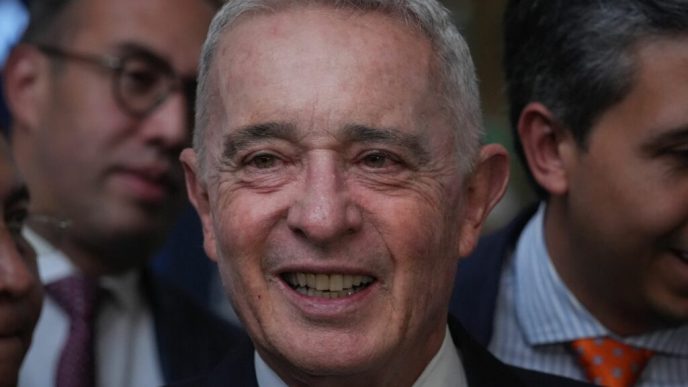 fostul-presedinte-al-columbiei,-alvaro-uribe,-a-fost-condamnat-la-12-ani-de-arest-la-domiciliu