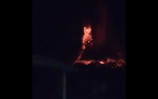 eruptie-vulcanica-in-indonezia.-cenusa-a-ajuns-la-o-inaltime-de-18-kilometri