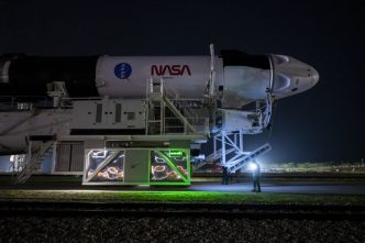 capsula-crew-dragon-a-spacex-s-a-conectat-cu-statia-spatiala-internationala
