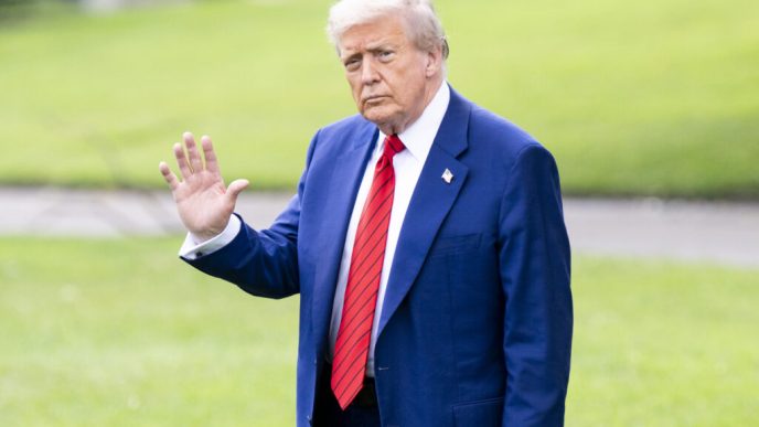 trump-vrea-boom-de-bebelusi,-dar-planul-pentru-fiv-s-a-impotmolit-in-biroul-oval