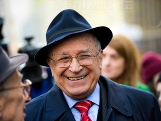 cum-a-ajuns-ion-iliescu-presedintele-romaniei.-bataliile-cuion-ratiu,-corneliu-coposusivadim-tudor