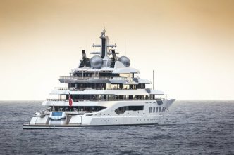 americanii-scot-la-licitatie-un-iaht-de-325-de-milioane-de-dolari-confiscat-de-la-rusi