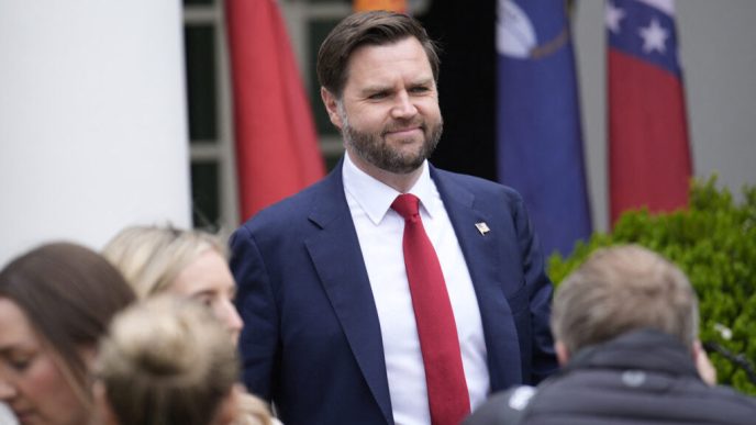nivelul-unui-rau-a-fost-ridicat-pentru-a-permite-excursia-cu-caiacul-a-lui-jd-vance,-de-ziua-sa
