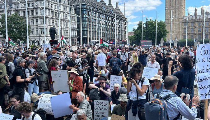 londra:-politistii-au-arestat-peste-200-de-participanti-la-un-protest-pro-palestinian
