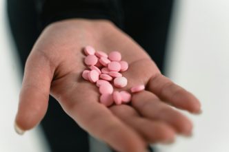 retea-cu-5000-de-farmacii-online-ilegale,-folosita-pentru-a-vinde-medicamente-contrafacute