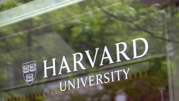 peste-115-cercetatori-acuza-harvard-de-cenzura-dupa-anularea-unui-numar-special-despre-palestina