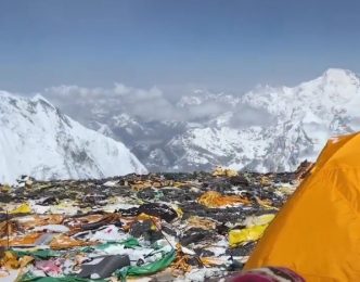deseurile-de-pe-everest,-curatate-cu-ajutorul-dronelor