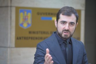 nasui:-criza?-nu-e-chiar-pentru-toti.-pentru-smecheri-continua-sa-vina-banii-de-la-stat,-bine-mersi