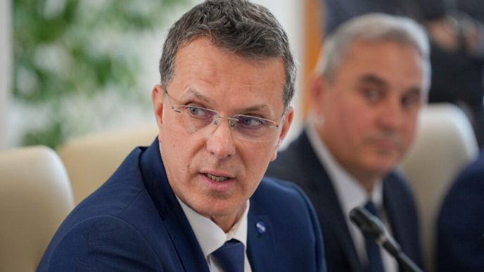 mosteanu,-despre-prezenta-lui-nicusor-dan-la-sedinta-coalitiei:-nu-a-fost-la-sedinta-plenara