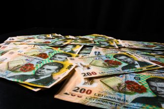 doi-romani-au-contribuit-cu-peste-100.000-de-lei-la-pensia-privata-intr-o-singura-luna