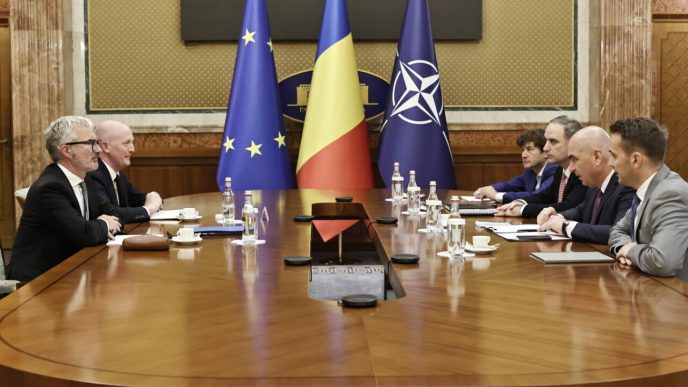 bolojan-spune-raspicat-in-fata-agentiei-de-rating-moodys-ca-romania-traverseaza-o-criza-bugetara