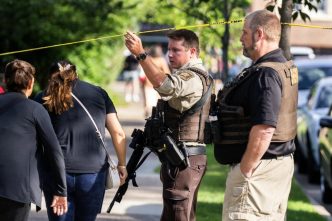 ce-se-stie-despre-tragatorul-care-a-ucis-2-persoane-si-a-ranit-17-in-minneapolis