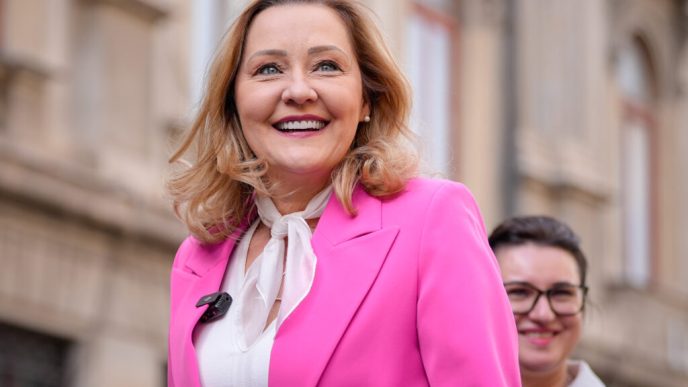 elena-lasconi-catre-bolojan:-masurile-de-austeritate-pot-duce-romania-la-dictatura