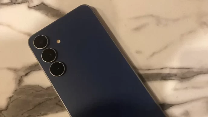 galaxy-s25-fe-apare-in-poze-reale-cu-o-zi-inainte-de-lansare.-principalele-dotari,-confirmate