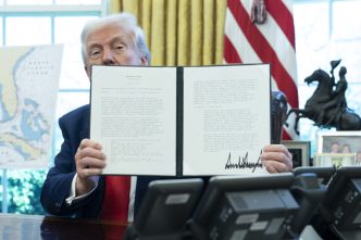 trump-a-semnat-ordinul-prin-care-redenumeste-departamentul-apararii-in-departamentul-de-razboi