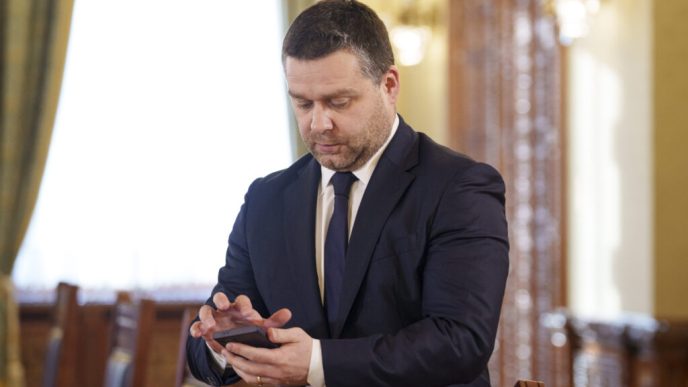 ciprian-ciucu:-noii-patrioti”,-care-n-au-habar-de-istoria-romaniei,-blameaza-franta