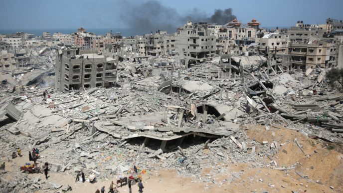 un-atac-israelian-a-distrus-o-cladire-cu-15-etaje-in-orasul-gaza