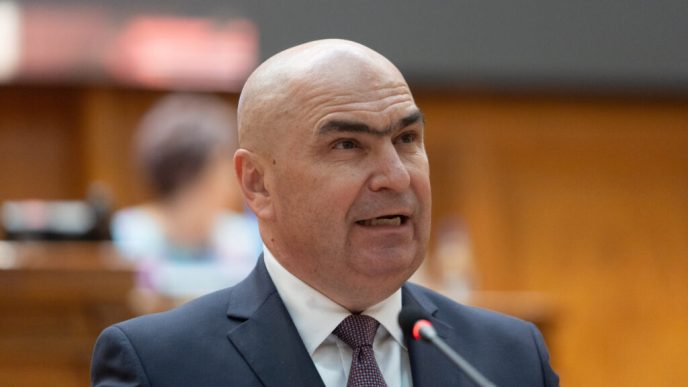 bolojan:-nu-mai-blocati-munca-guvernului-cu-motiuni-tip-catavencu