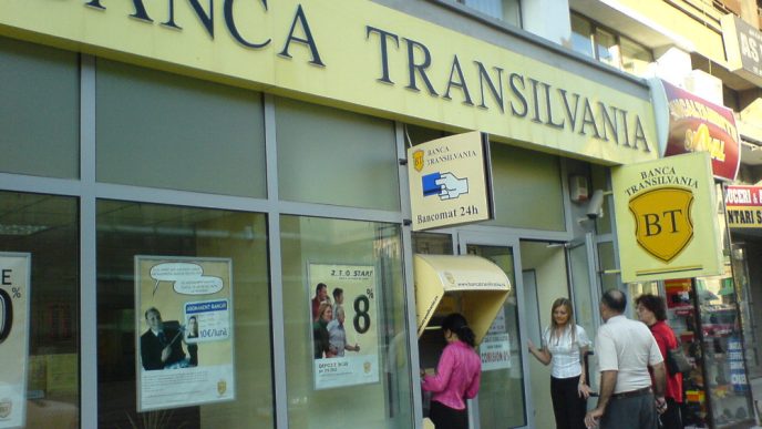 cum-scot-bani-fara-card-de-la-atm-cec-bank-si-banca-transilvania