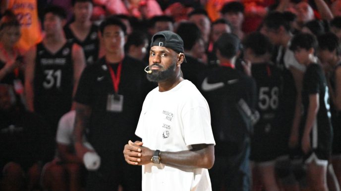 lebron-james,-uimit-de-ce-a-descoperit-in-china