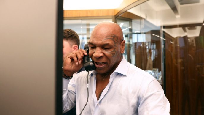 mike-tyson-va-fi-un-sac-uman-de-box!.-avertisment-inaintea-meciului-cu-floyd-mayweather