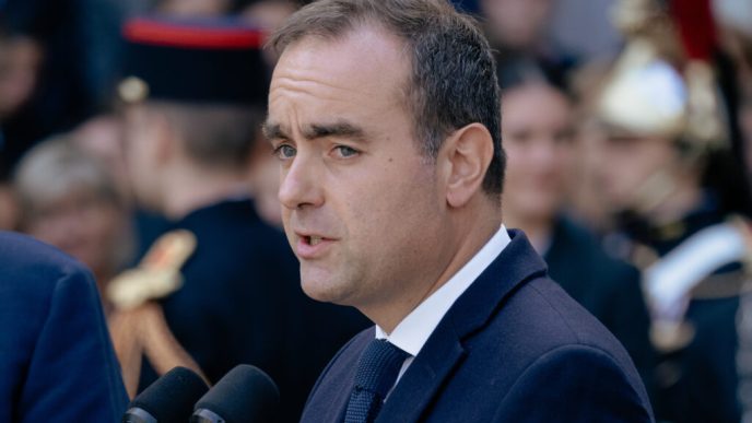 noul-premier-al-frantei-renunta-la-taierea-a-doua-sarbatori-legale