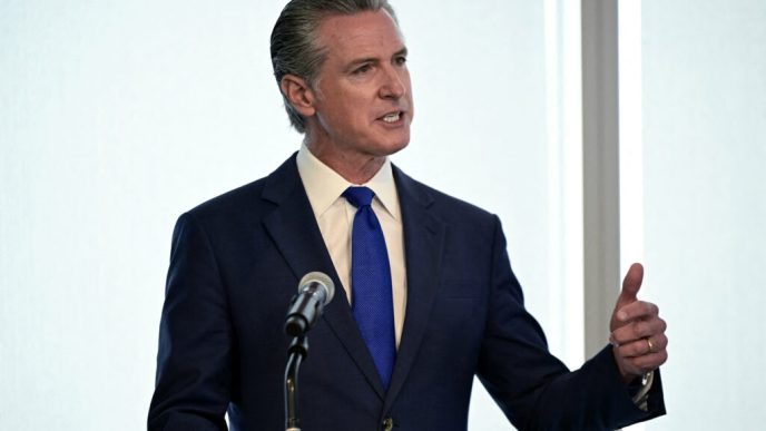 gavin-newsom-cere-partidului-democrat-sa-investeasca-mai-multa-atentie-asupra-tinerilor