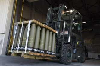 administratia-trump-aproba-primul-ajutor-pentru-arme-acordat-ucrainei,-finantat-de-aliatii-nato