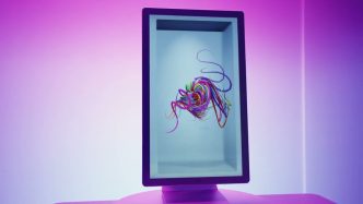 un-nou-tip-de-ecran-hololuminiscent-transforma-orice-monitor-intr-o-vitrina-3d