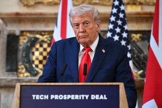 varianta-sugerata-de-trump-lui-starmer-pentru-a-controla-migratia-ilegala-in-regatul-unit