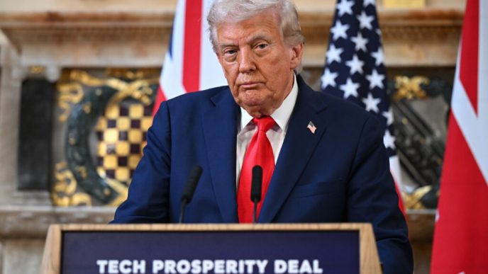 varianta-sugerata-de-trump-lui-starmer-pentru-a-controla-migratia-ilegala-in-regatul-unit