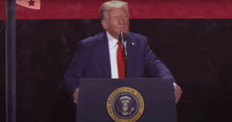 donald-trump,-la-funeraliile-lui-charlie-kirk:-america-este-o-natiune-in-soc