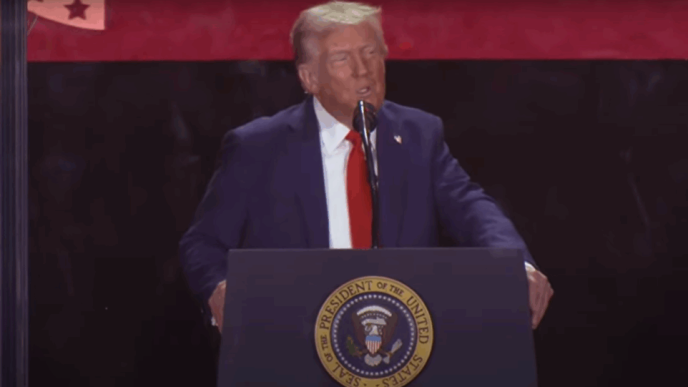 donald-trump,-la-funeraliile-lui-charlie-kirk:-america-este-o-natiune-in-soc
