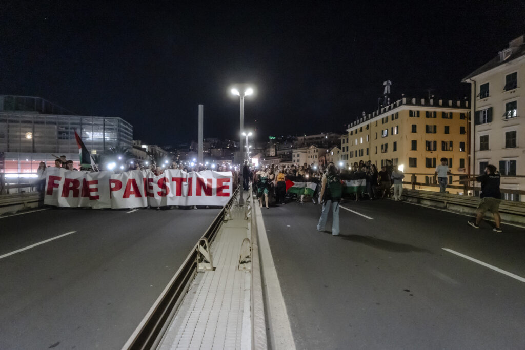 greva-in-italia:-muncitorii-portuari-din-genova-au-blocat-portul-in-solidaritate-cu-palestina