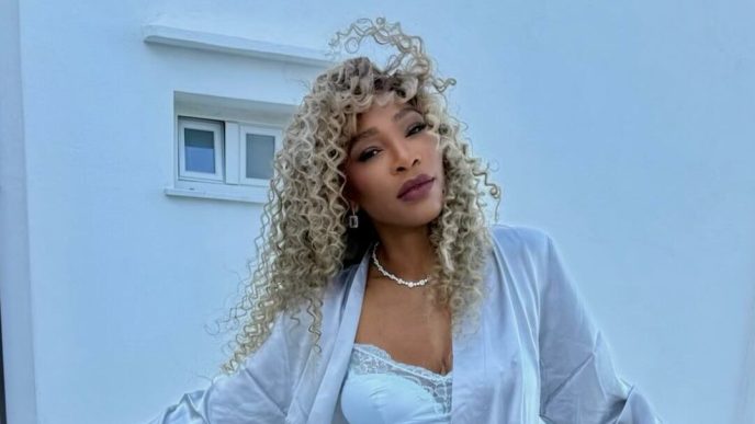 de-cand-a-slabit-serena-williams-e-din-ce-in-ce-mai-indrazneata.-aparitie-in-lenjerie-de-satin