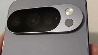 telefoanele-pixel-10-pro,-zgariate-la-folosirea-accesoriului-pixelsnap