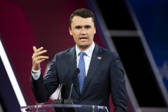 chipul-lui-charlie-kirk-ar-putea-fi-imprimat-pe-monedele-de-un-dolar-din-sua
