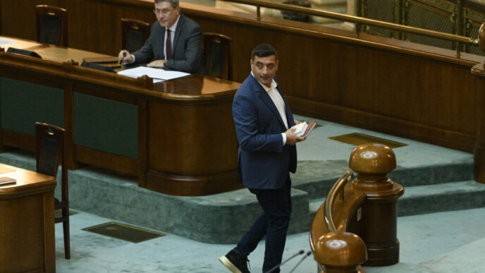 aur-ataca-la-curtea-constitutionala-legea-privind-plata-pensiilor-private