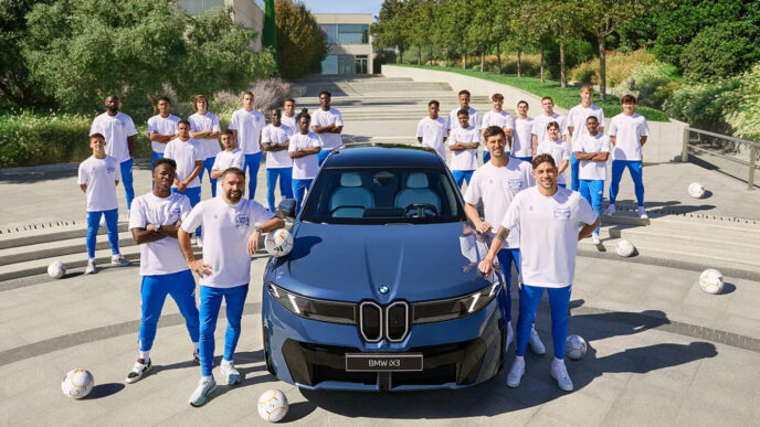 real-madrid-le-a-dat-masini-de-peste-4000.000-de-euro-fotbalistilor-sai