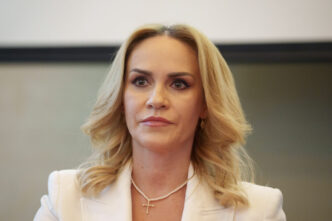 gabriela-firea,-interpelare-in-ce,-pe-tema-recunoasterii-identitatii-de-gen-la-minori