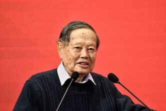fizicianul-chinez-chen-ning-yang,-laureat-al-premiului-nobel,-a-murit-la-103-ani