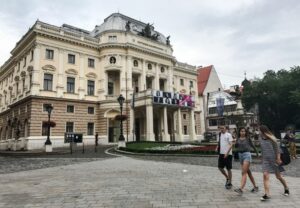 pietonii-din-slovacia-obligati-sa-respecte-o-limita-maxima-de-viteza-pe-trotuare